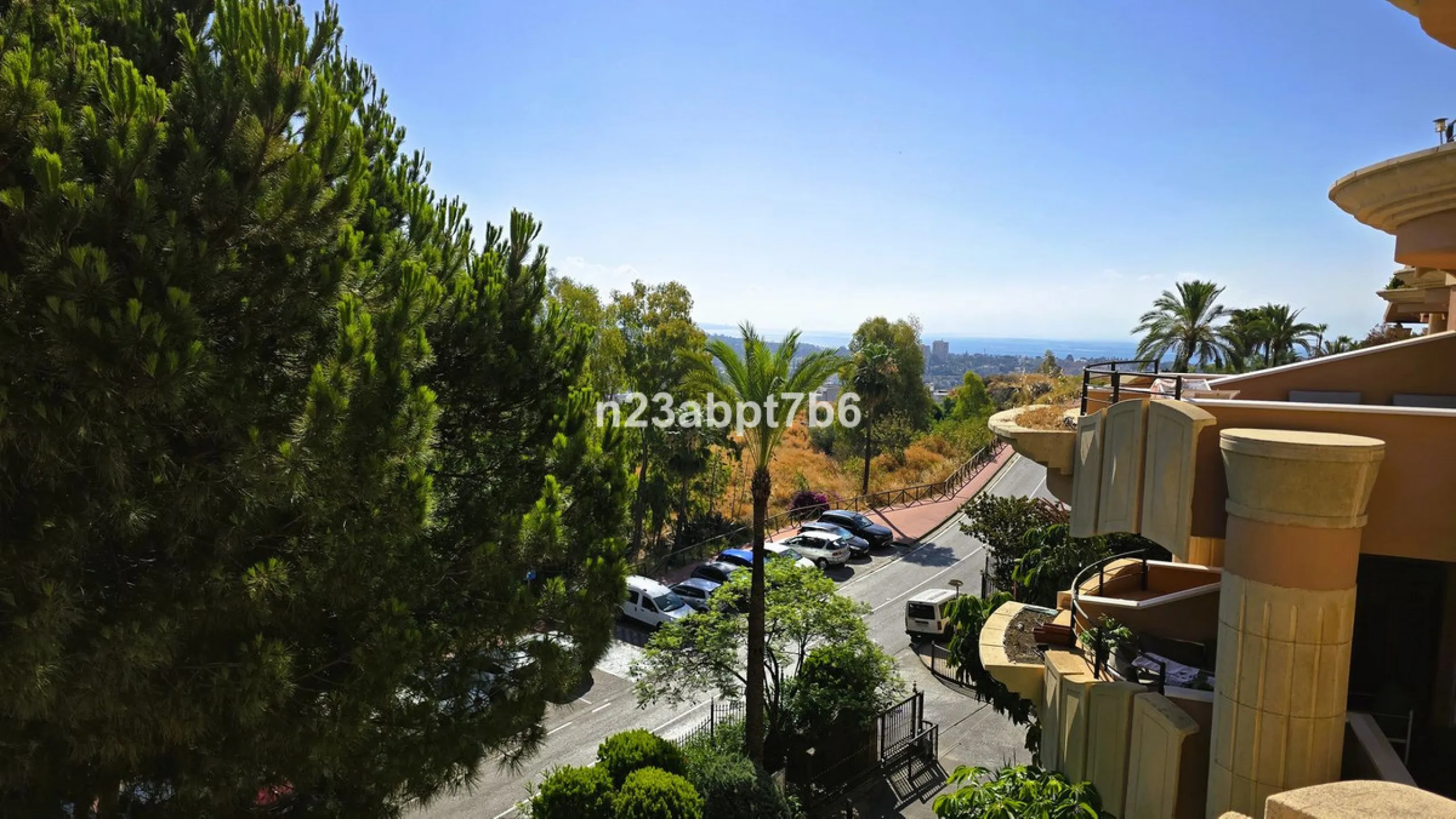 Welcome to this beautifully presented 2-bedroom, 2-bathroom apartment for sale in Magna Marbella, one of the most sought-after residential developments in the heart of Nueva Andalucía's Golf Valley, Marbella.