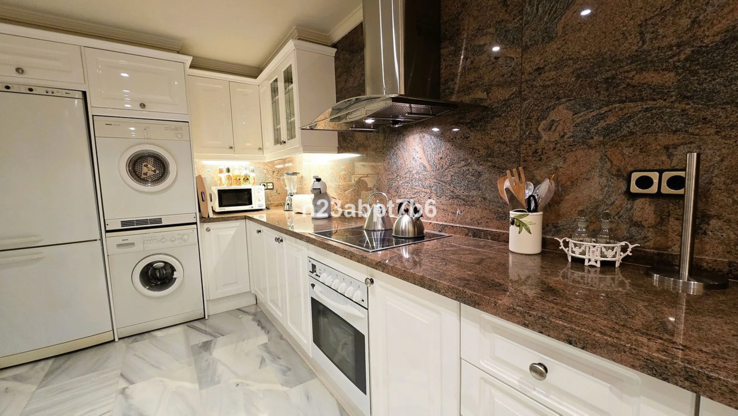 Welcome to this beautifully presented 2-bedroom, 2-bathroom apartment for sale in Magna Marbella, one of the most sought-after residential developments in the heart of Nueva Andalucía's Golf Valley, Marbella.
