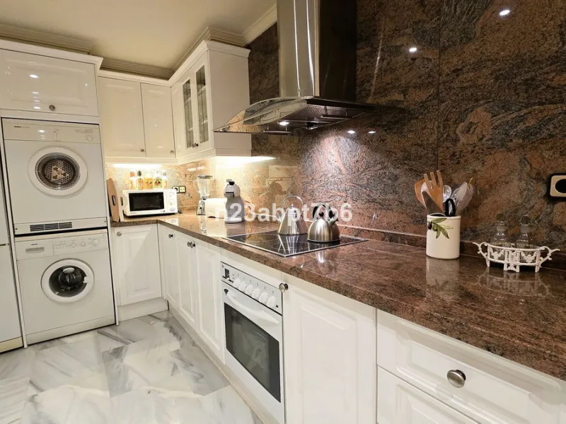Welcome to this beautifully presented 2-bedroom, 2-bathroom apartment for sale in Magna Marbella, one of the most sought-after residential developments in the heart of Nueva Andalucía's Golf Valley, Marbella.