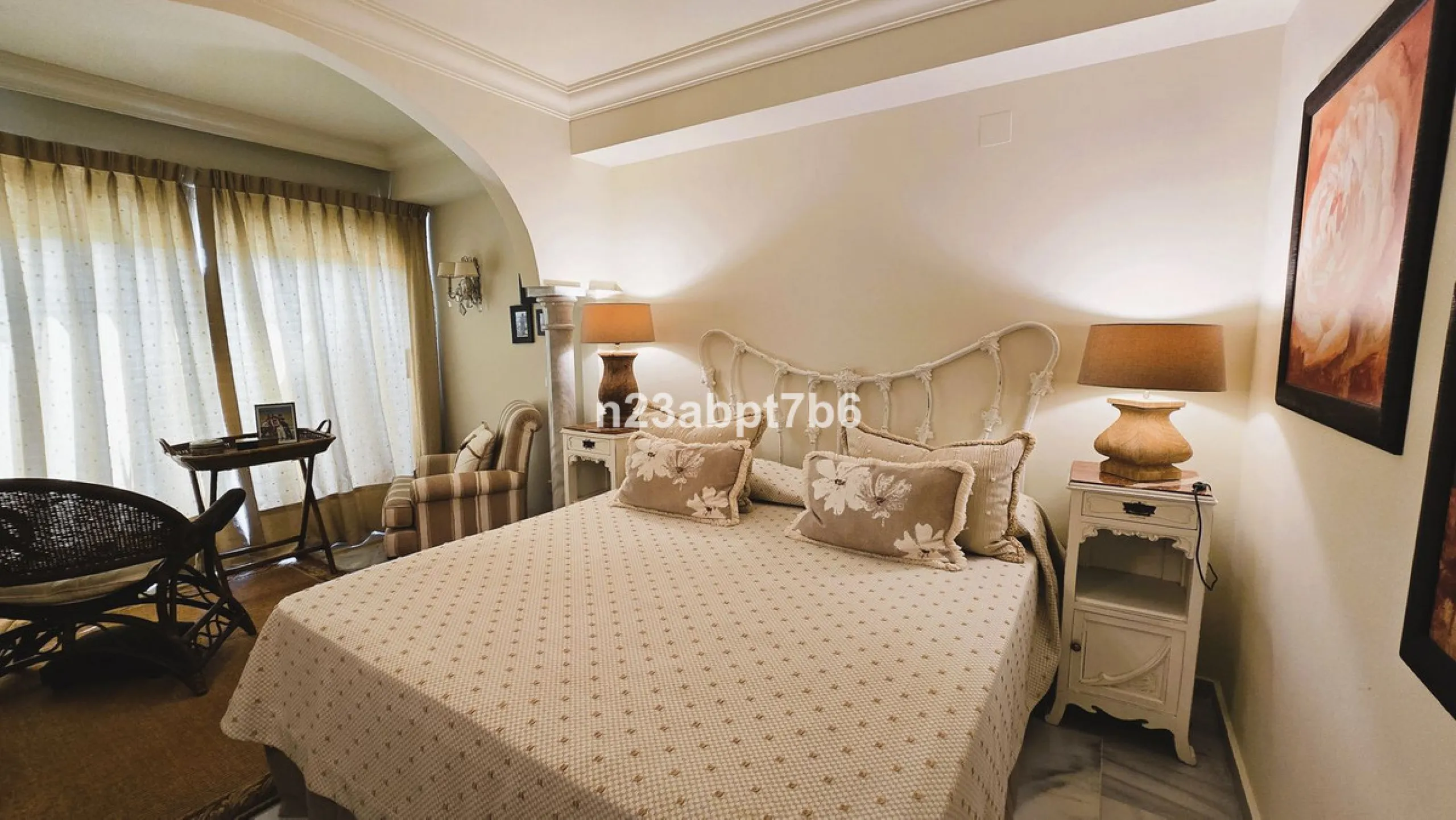 Welcome to this beautifully presented 2-bedroom, 2-bathroom apartment for sale in Magna Marbella, one of the most sought-after residential developments in the heart of Nueva Andalucía's Golf Valley, Marbella.