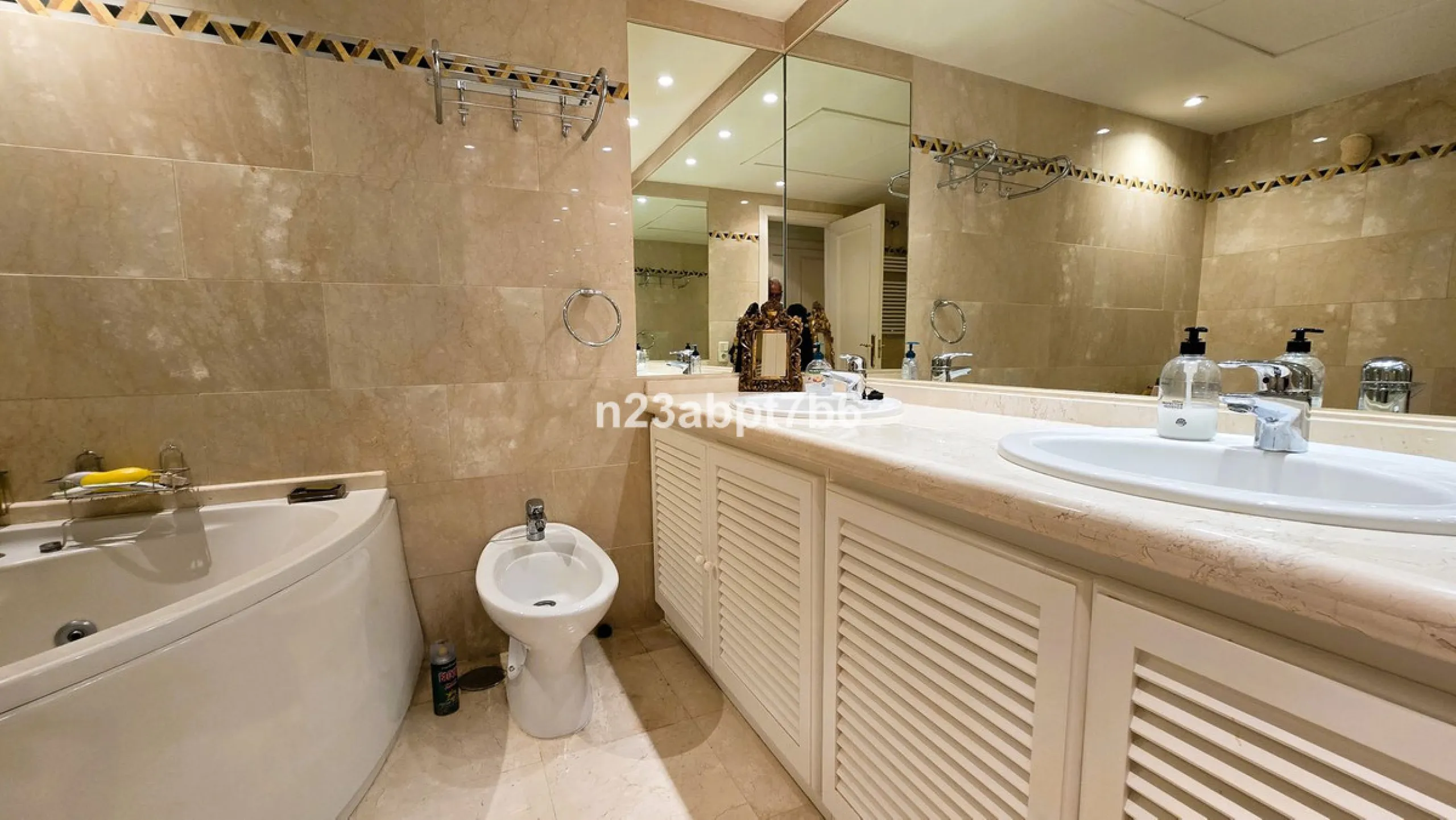Welcome to this beautifully presented 2-bedroom, 2-bathroom apartment for sale in Magna Marbella, one of the most sought-after residential developments in the heart of Nueva Andalucía's Golf Valley, Marbella.