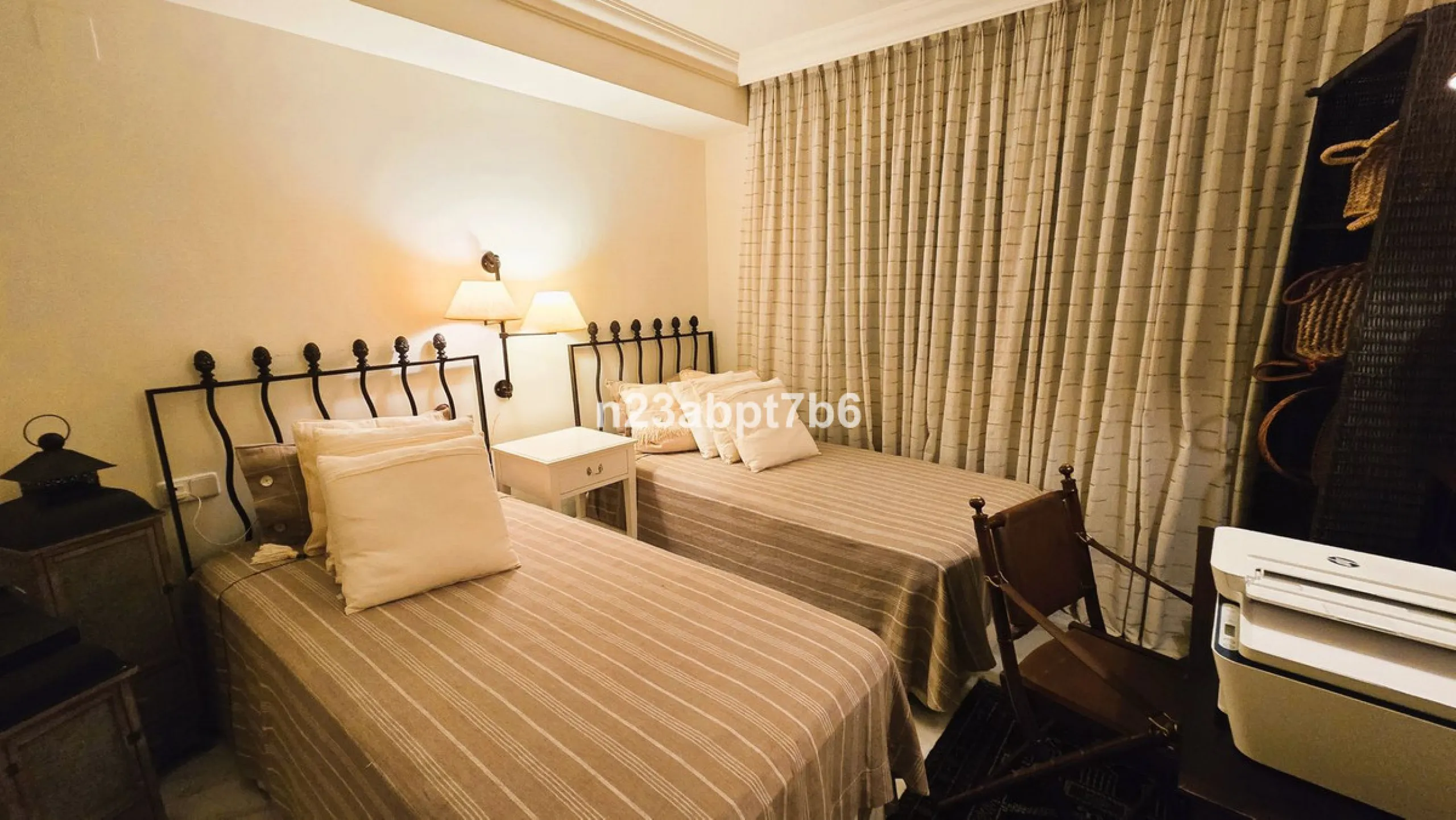 Welcome to this beautifully presented 2-bedroom, 2-bathroom apartment for sale in Magna Marbella, one of the most sought-after residential developments in the heart of Nueva Andalucía's Golf Valley, Marbella.
