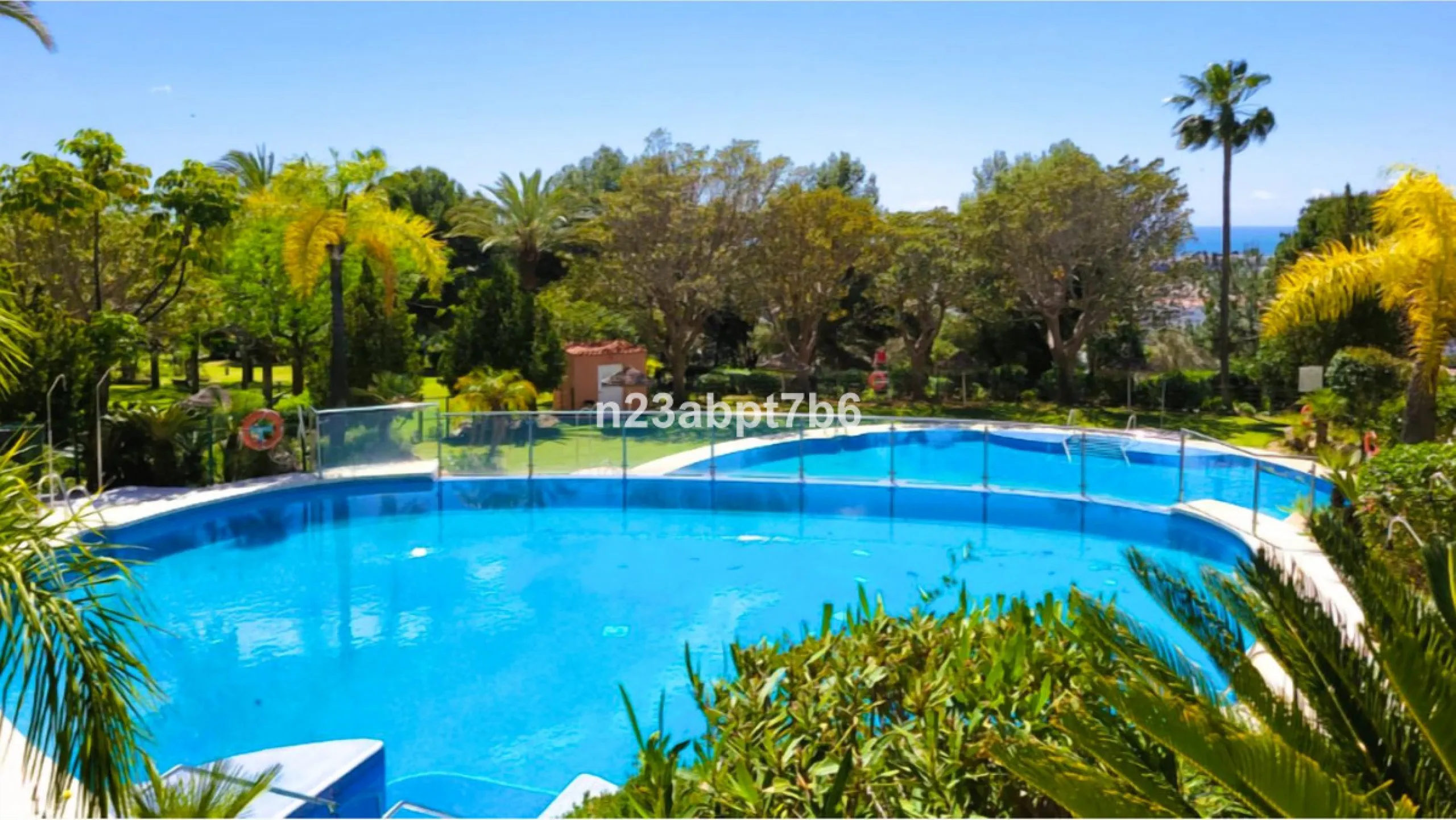 Welcome to this beautifully presented 2-bedroom, 2-bathroom apartment for sale in Magna Marbella, one of the most sought-after residential developments in the heart of Nueva Andalucía's Golf Valley, Marbella.