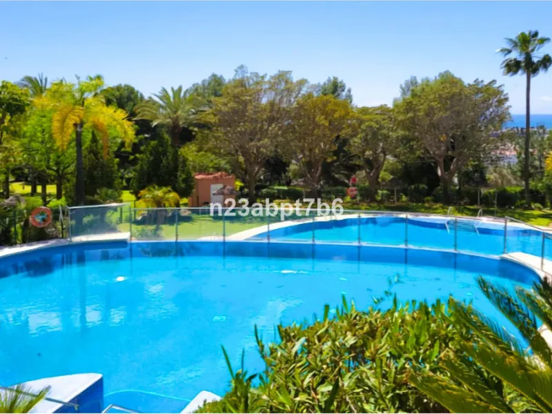 Welcome to this beautifully presented 2-bedroom, 2-bathroom apartment for sale in Magna Marbella, one of the most sought-after residential developments in the heart of Nueva Andalucía's Golf Valley, Marbella.