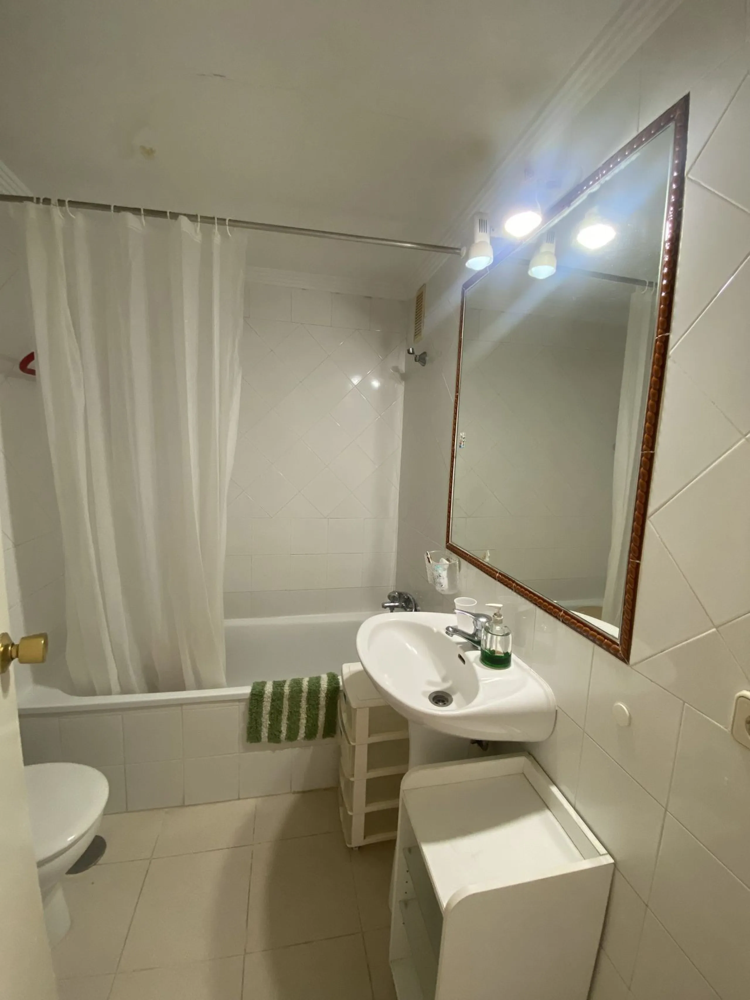 Apartment - Middle Floor Apartment в продаже в Marbella, Málaga. В доме 1 спален и 1 ванных комнат. Площадь дома 51 м²