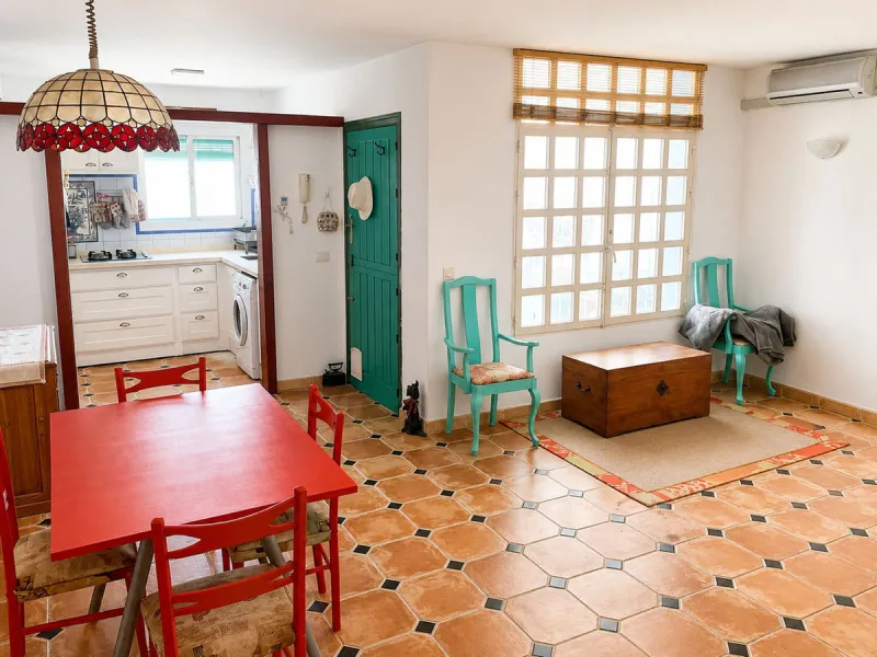 Amazing single-story townhouse, with the possibility of building another floor above (this information pending confirmation).