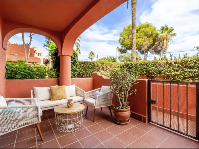 Apartment - Ground Floor Apartment в продаже в Marbella, Málaga. В доме 3 спален и 2 ванных комнат. Площадь дома 68 м²