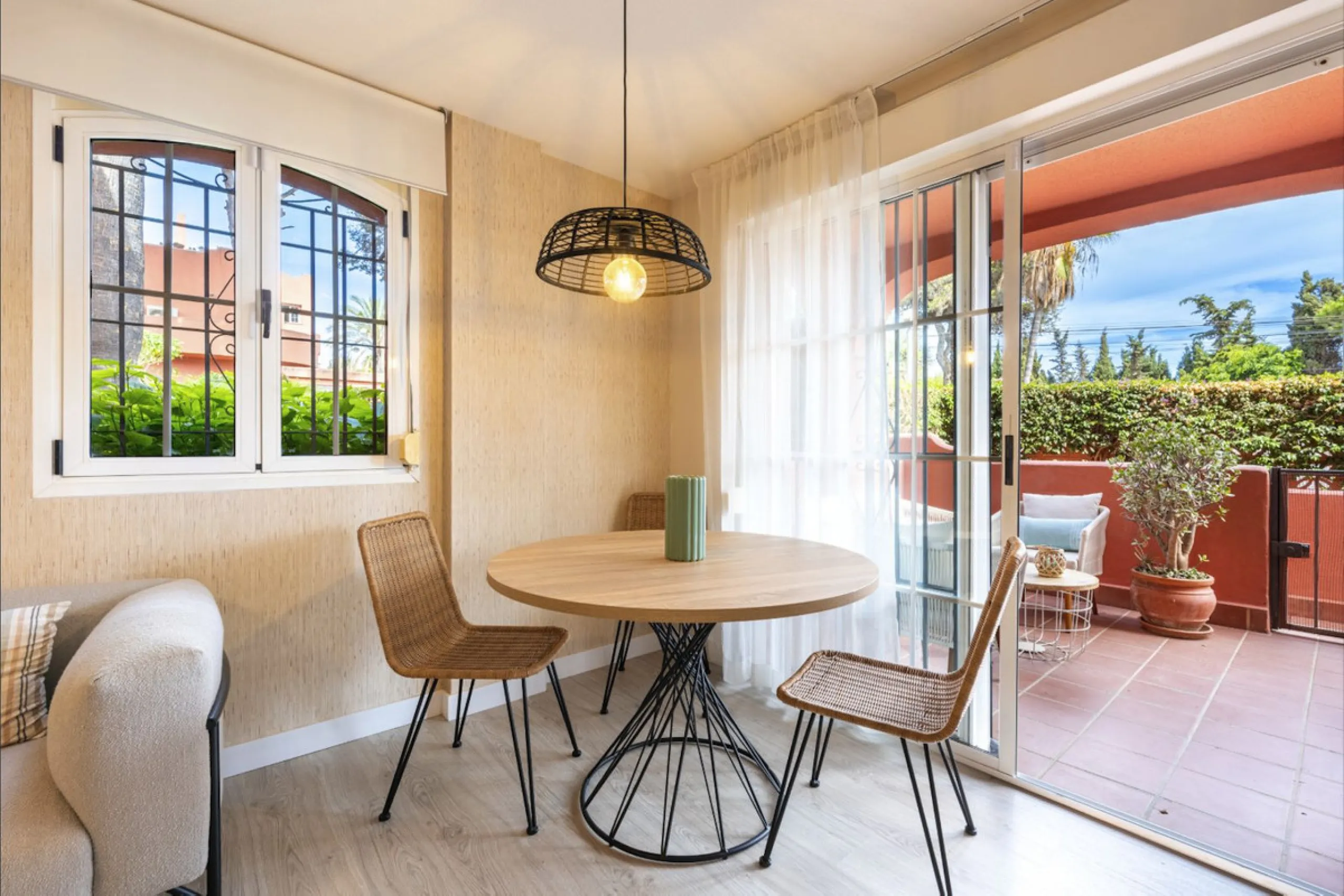 Experience Coastal Living at Alvarito Playa: A 3-Bedroom Beach Apartment in Marbella