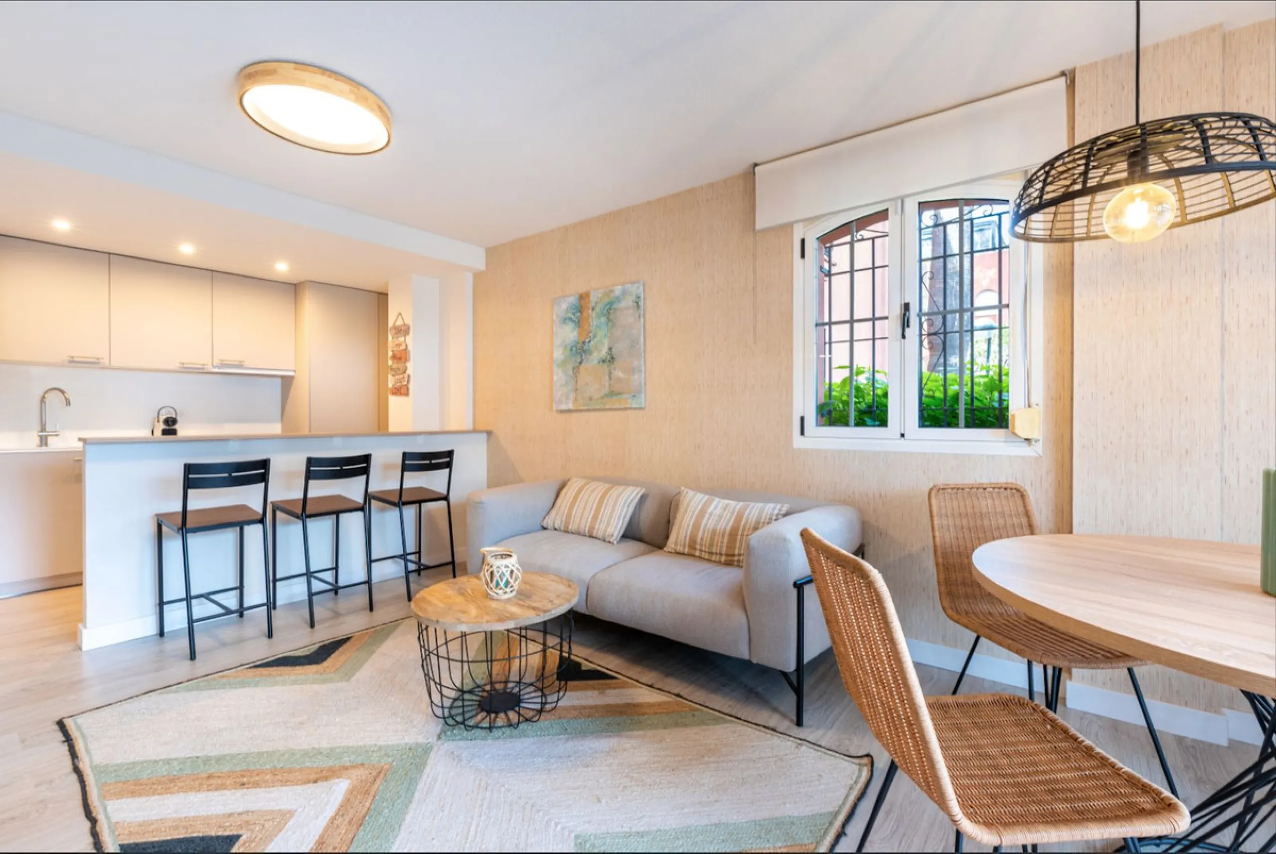 Experience Coastal Living at Alvarito Playa: A 3-Bedroom Beach Apartment in Marbella