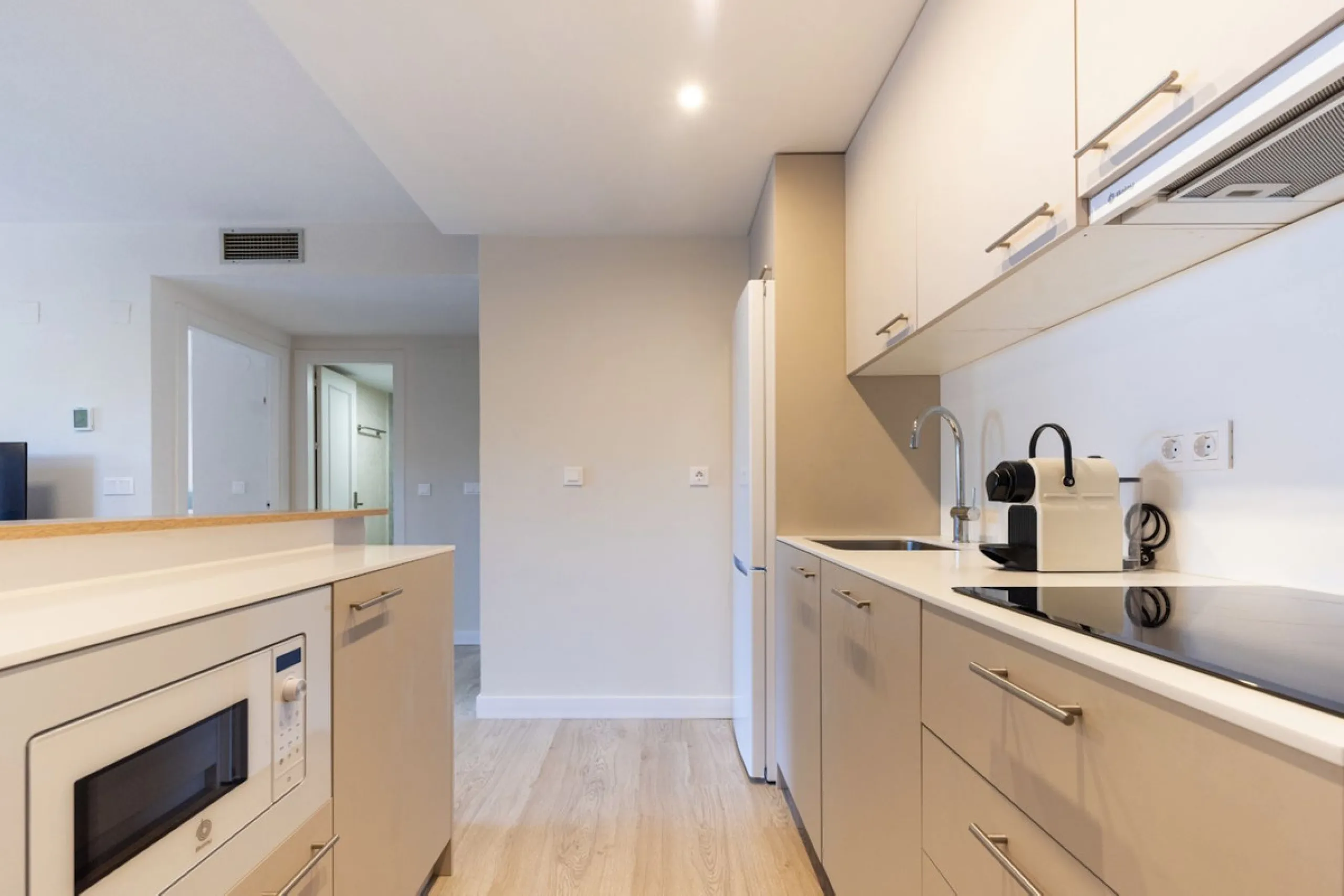 Experience Coastal Living at Alvarito Playa: A 3-Bedroom Beach Apartment in Marbella