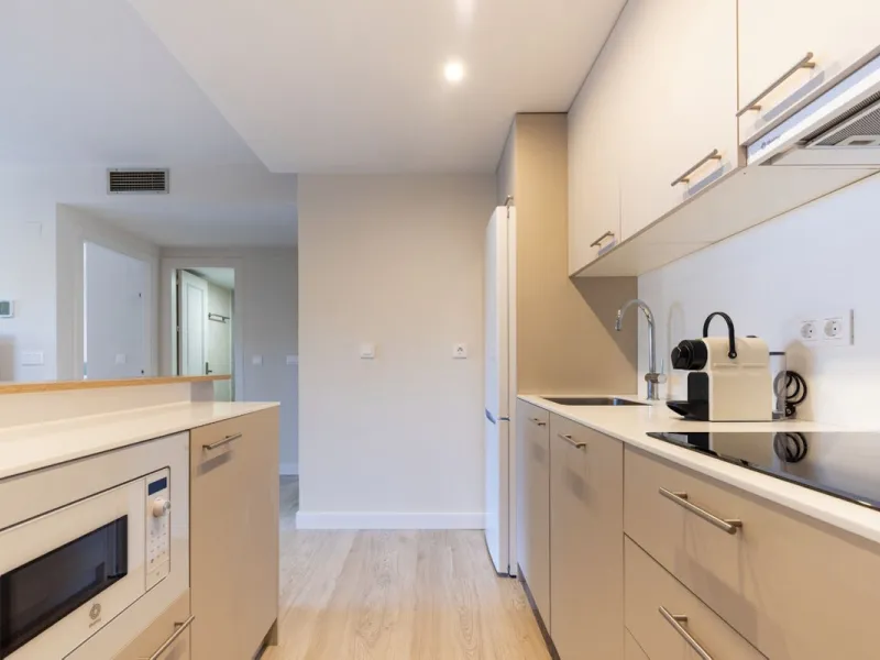 Experience Coastal Living at Alvarito Playa: A 3-Bedroom Beach Apartment in Marbella