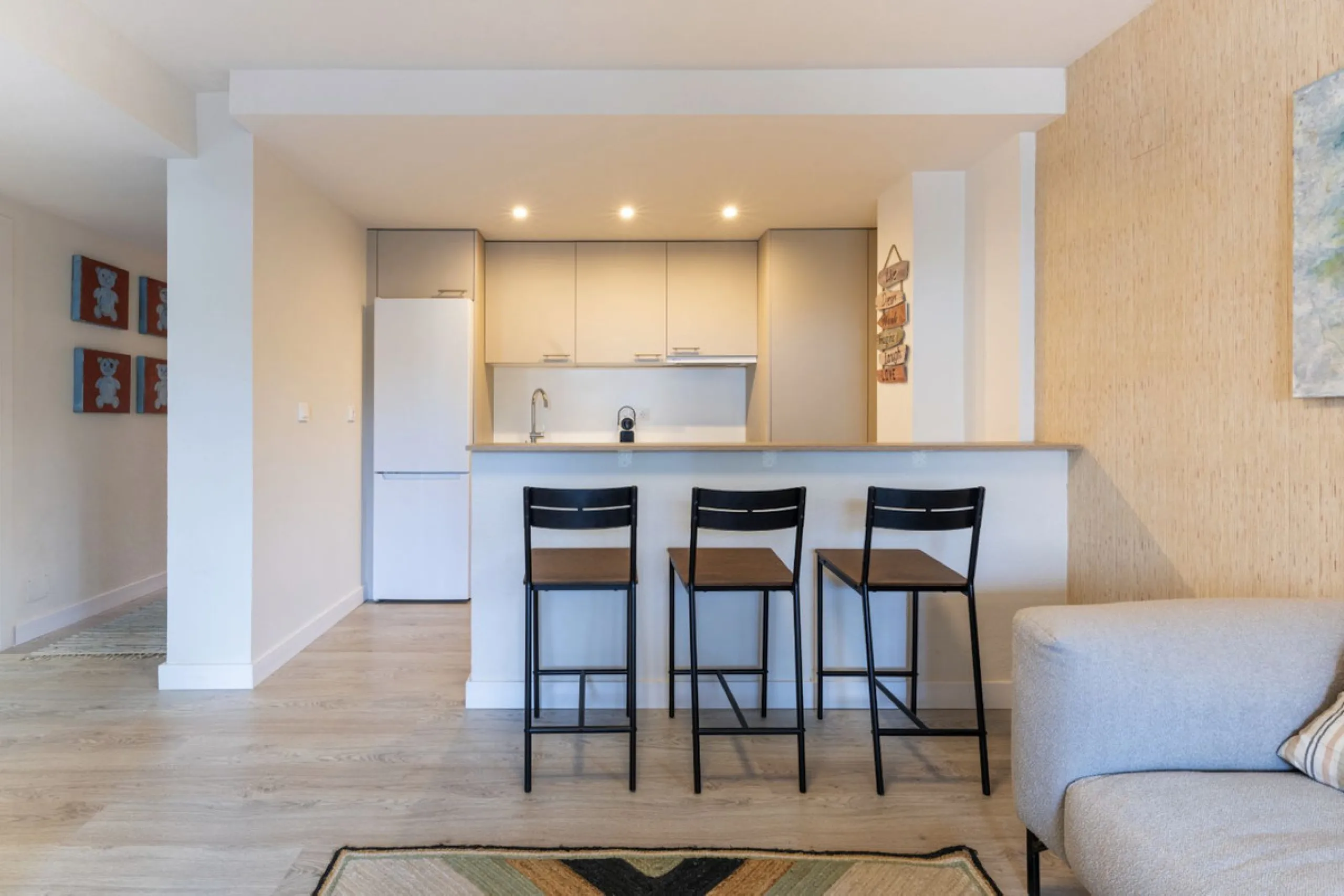 Experience Coastal Living at Alvarito Playa: A 3-Bedroom Beach Apartment in Marbella
