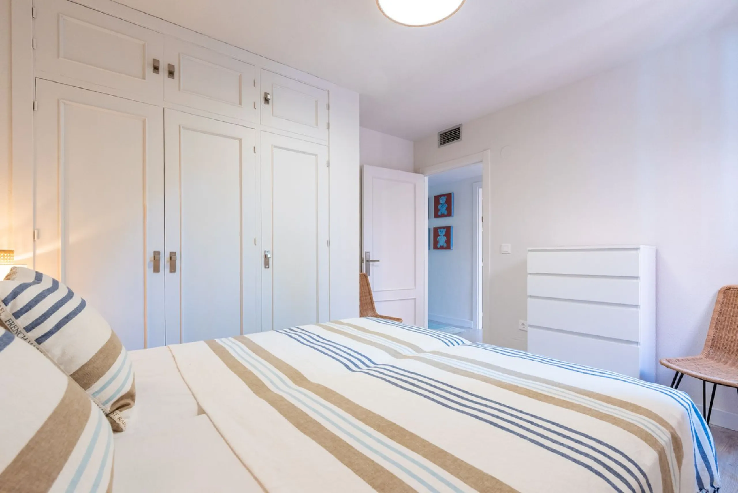 Experience Coastal Living at Alvarito Playa: A 3-Bedroom Beach Apartment in Marbella