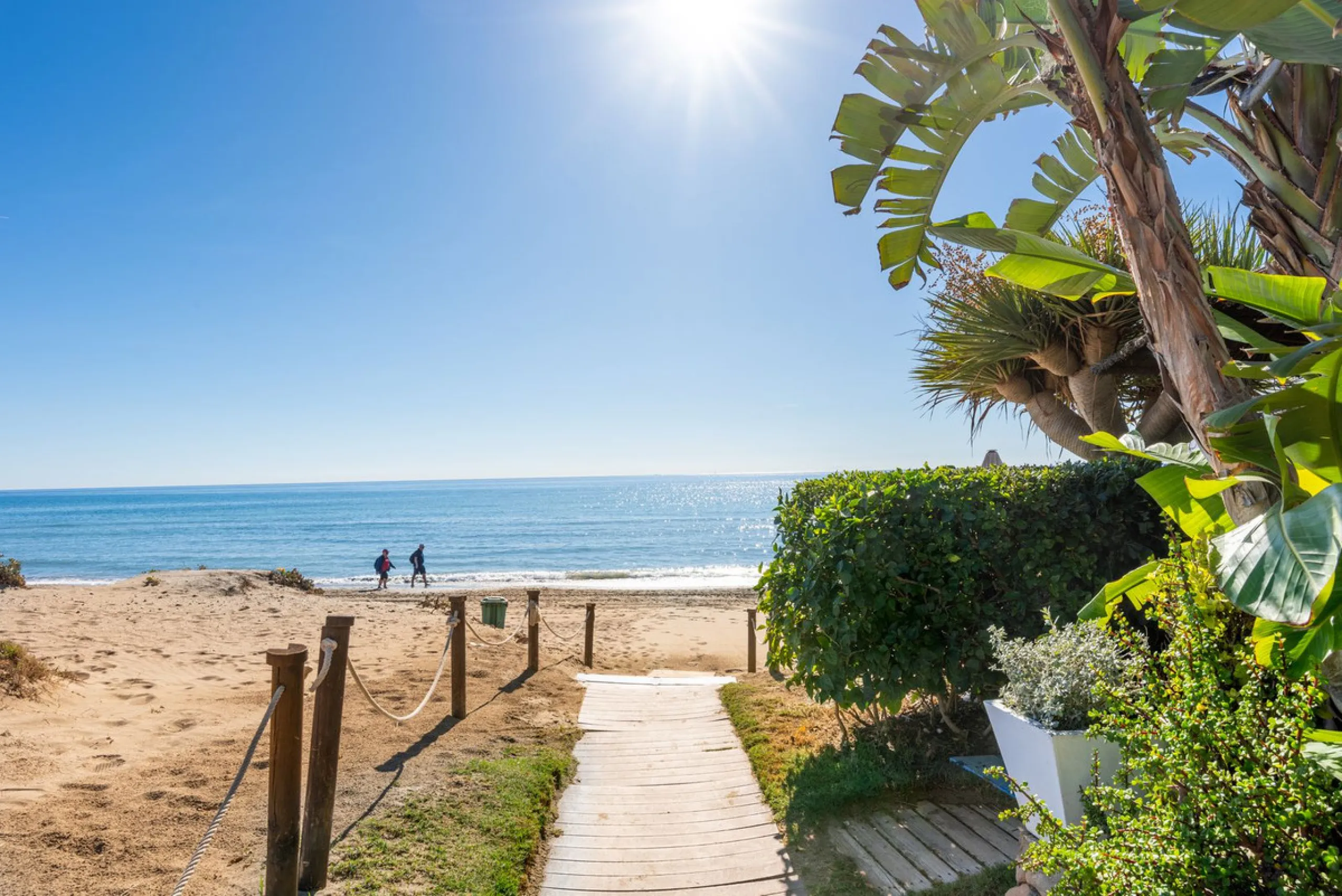 Experience Coastal Living at Alvarito Playa: A 3-Bedroom Beach Apartment in Marbella