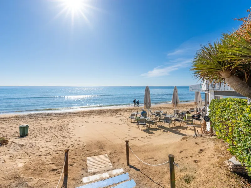 Experience Coastal Living at Alvarito Playa: A 3-Bedroom Beach Apartment in Marbella