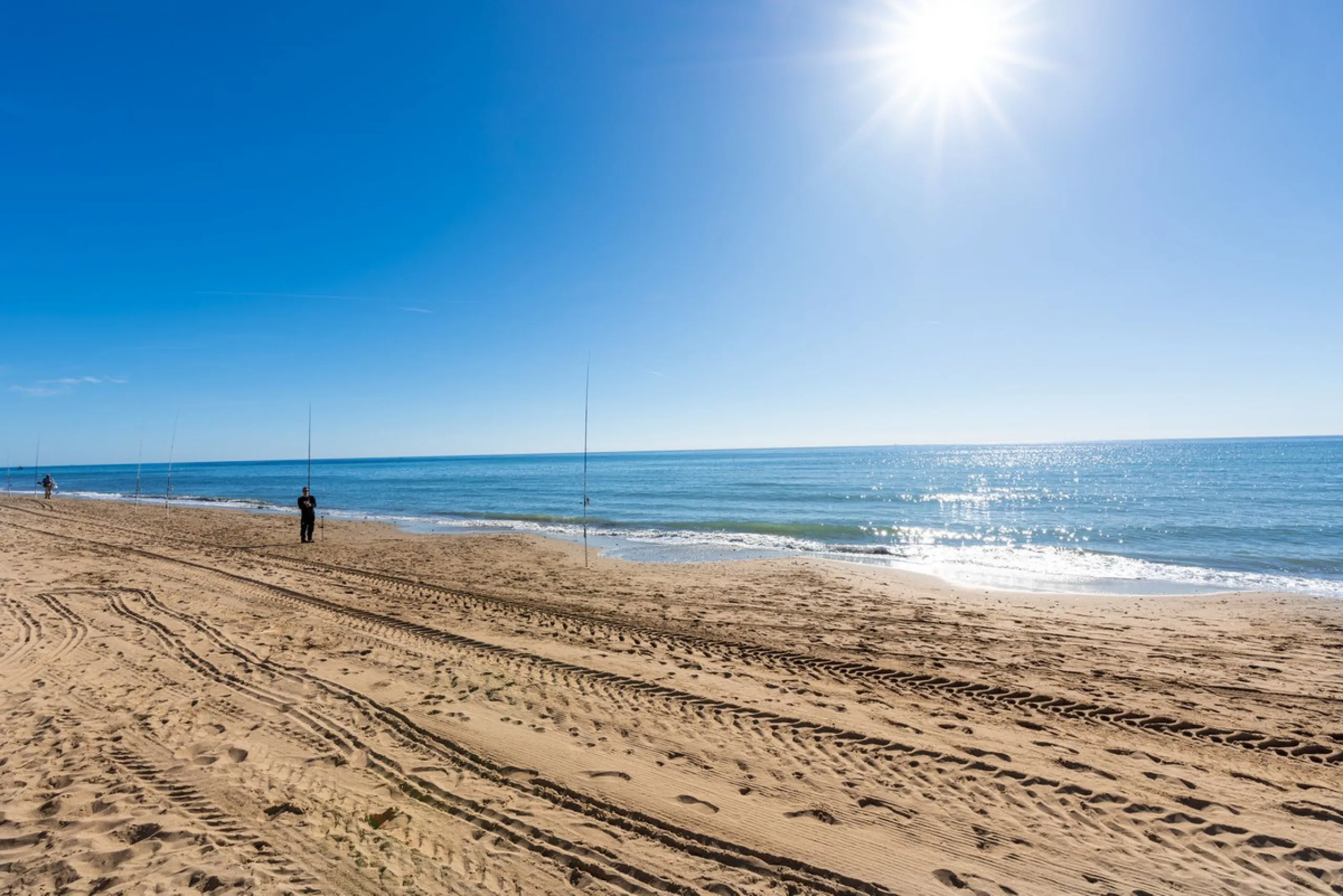 Experience Coastal Living at Alvarito Playa: A 3-Bedroom Beach Apartment in Marbella