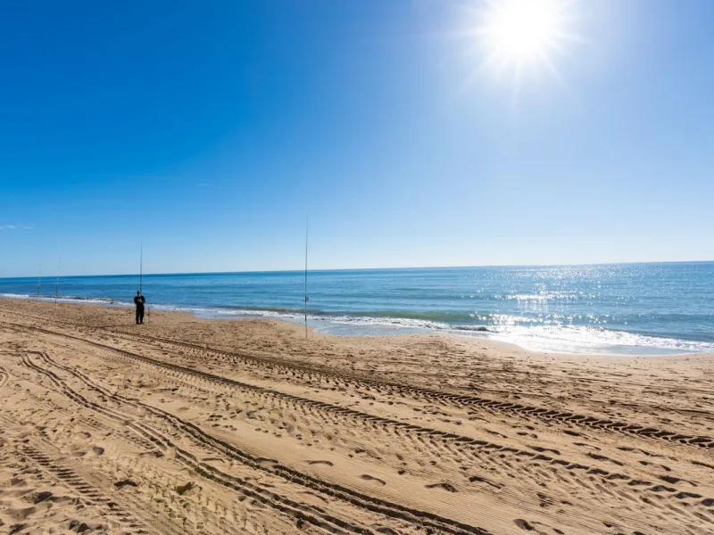 Experience Coastal Living at Alvarito Playa: A 3-Bedroom Beach Apartment in Marbella