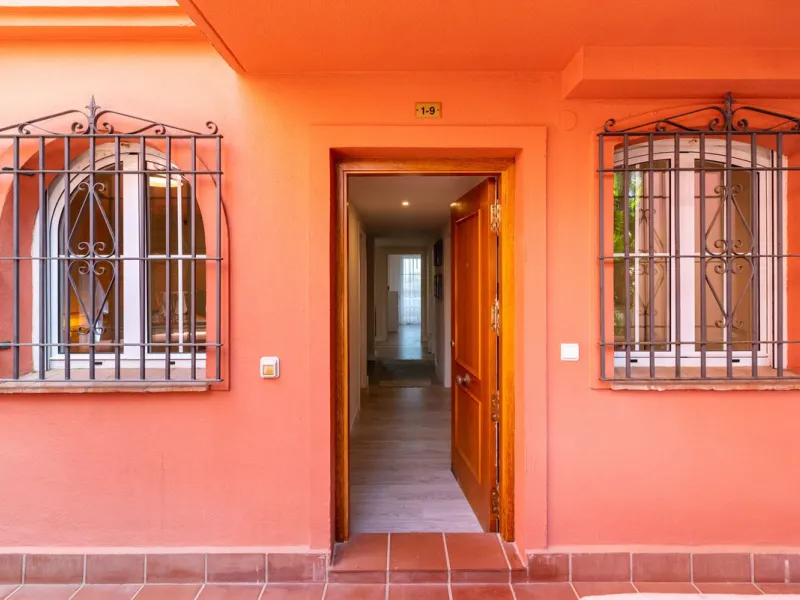 Experience Coastal Living at Alvarito Playa: A 3-Bedroom Beach Apartment in Marbella