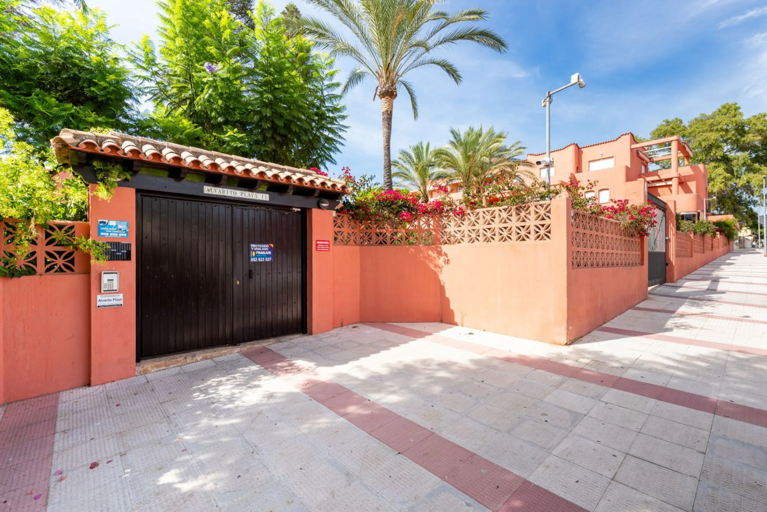 Experience Coastal Living at Alvarito Playa: A 3-Bedroom Beach Apartment in Marbella