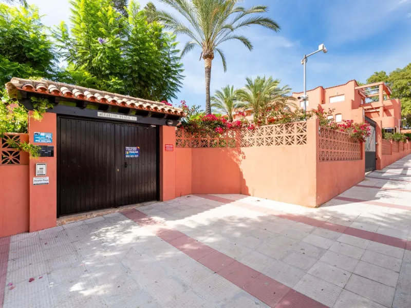 Experience Coastal Living at Alvarito Playa: A 3-Bedroom Beach Apartment in Marbella