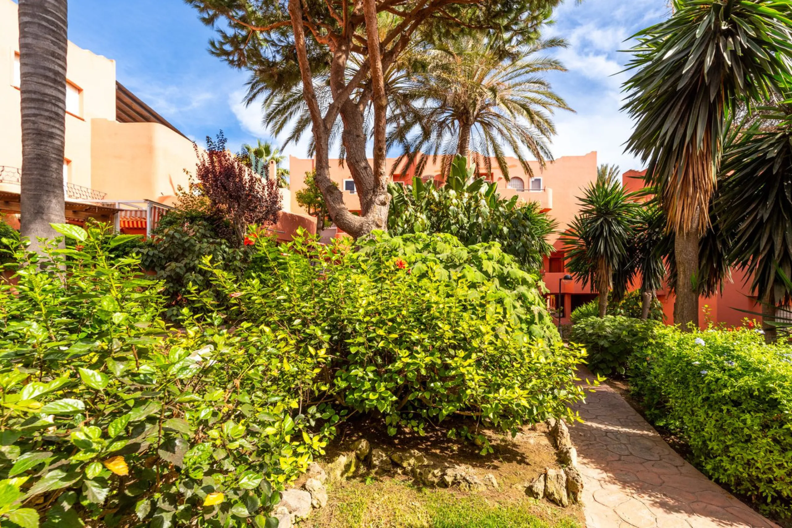 Experience Coastal Living at Alvarito Playa: A 3-Bedroom Beach Apartment in Marbella