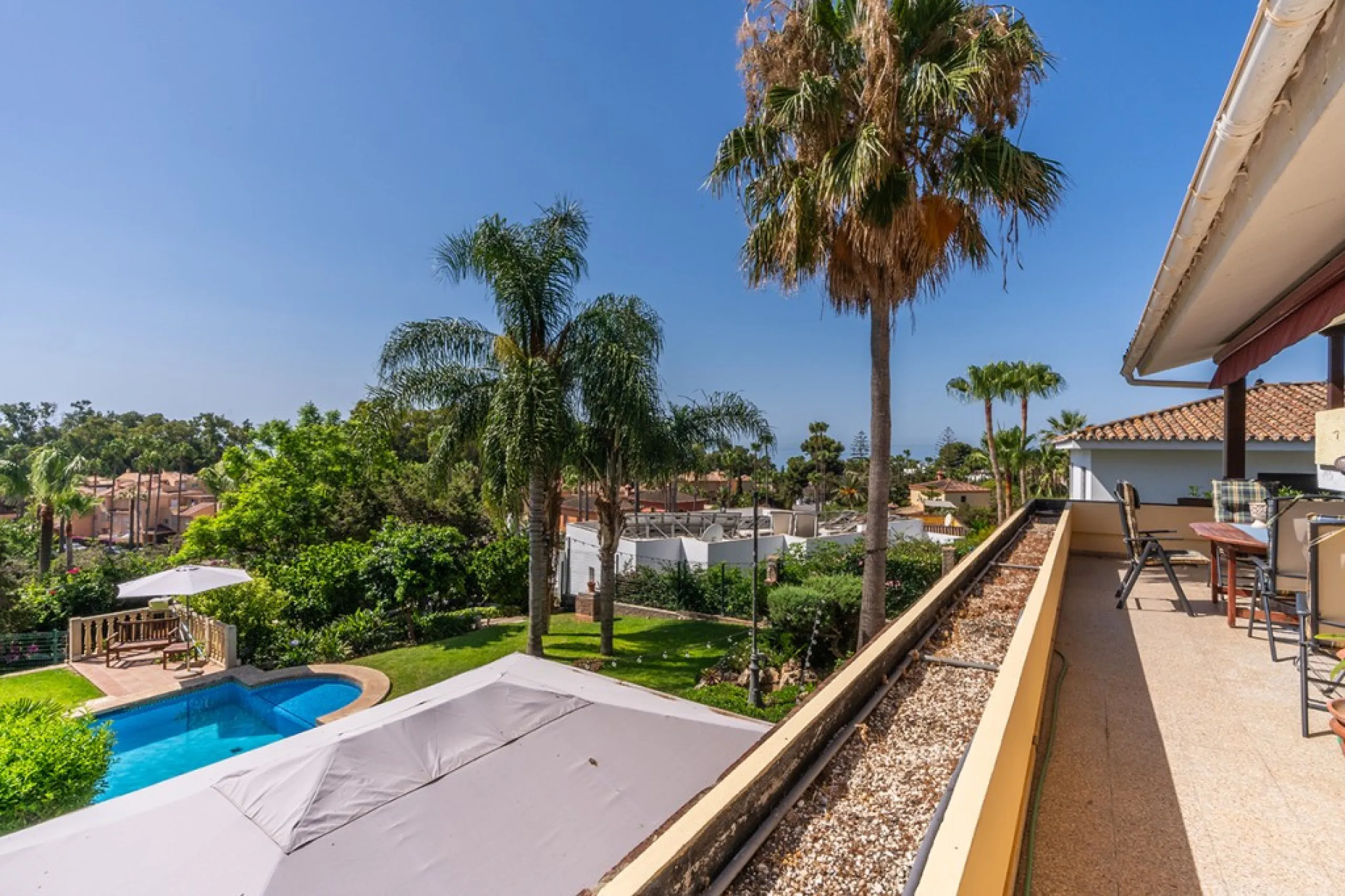 Nestled in the prestigious Marbesa area of Marbella, this stunning villa offers the relaxing beachside lifestyle in a prime location just a few steps from the sea.