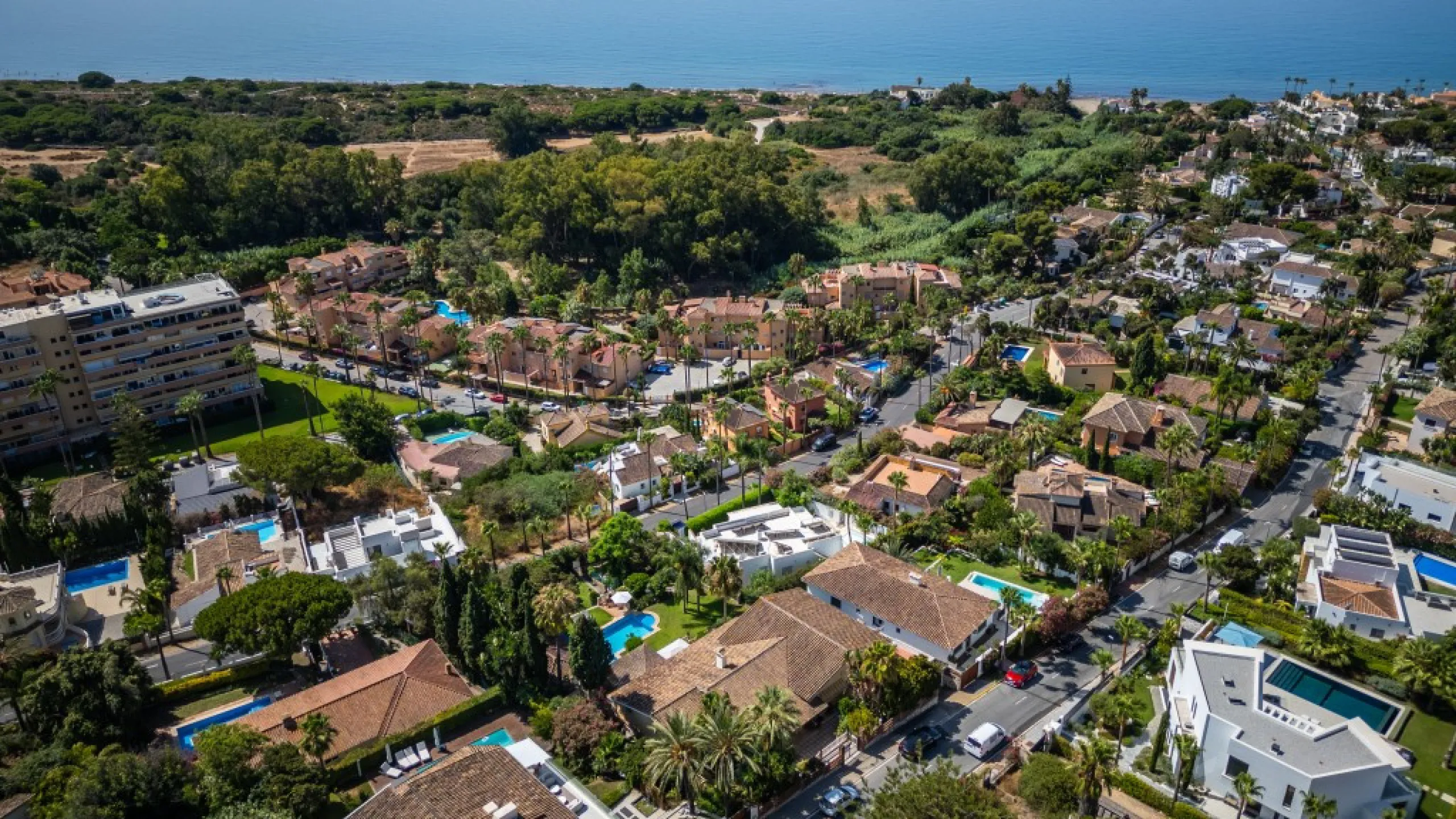 Nestled in the prestigious Marbesa area of Marbella, this stunning villa offers the relaxing beachside lifestyle in a prime location just a few steps from the sea.