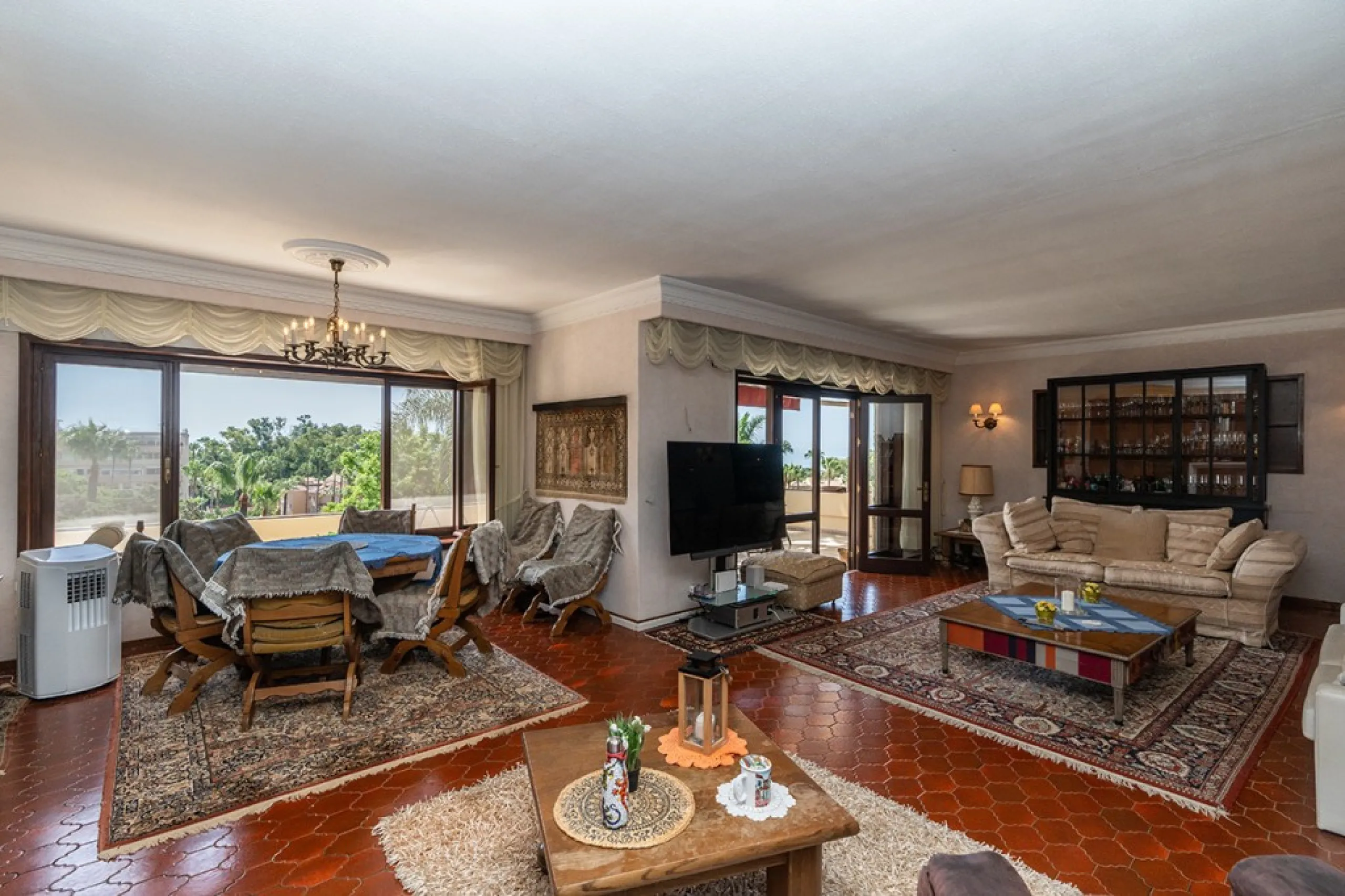 Nestled in the prestigious Marbesa area of Marbella, this stunning villa offers the relaxing beachside lifestyle in a prime location just a few steps from the sea.