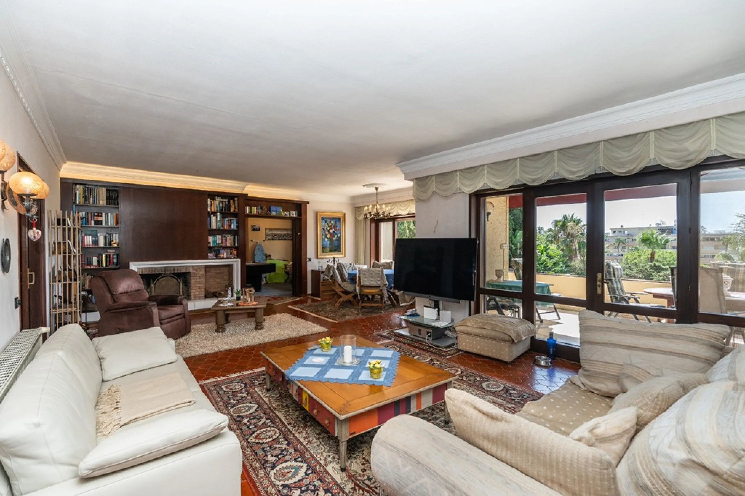 Nestled in the prestigious Marbesa area of Marbella, this stunning villa offers the relaxing beachside lifestyle in a prime location just a few steps from the sea.