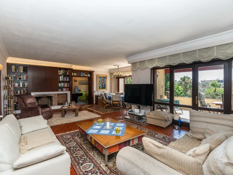 Nestled in the prestigious Marbesa area of Marbella, this stunning villa offers the relaxing beachside lifestyle in a prime location just a few steps from the sea.