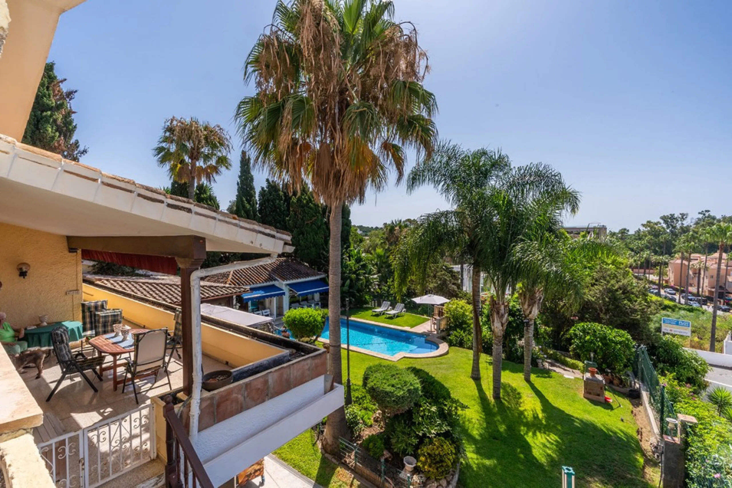 Nestled in the prestigious Marbesa area of Marbella, this stunning villa offers the relaxing beachside lifestyle in a prime location just a few steps from the sea.