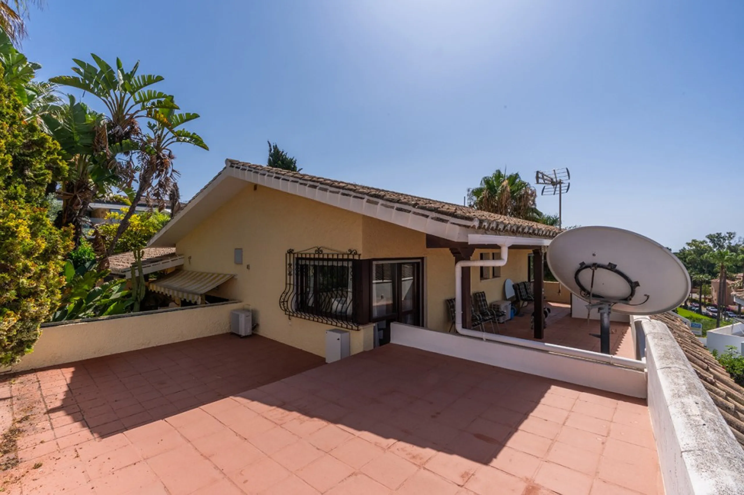 Nestled in the prestigious Marbesa area of Marbella, this stunning villa offers the relaxing beachside lifestyle in a prime location just a few steps from the sea.