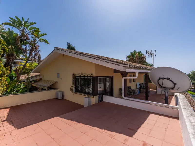 Nestled in the prestigious Marbesa area of Marbella, this stunning villa offers the relaxing beachside lifestyle in a prime location just a few steps from the sea.