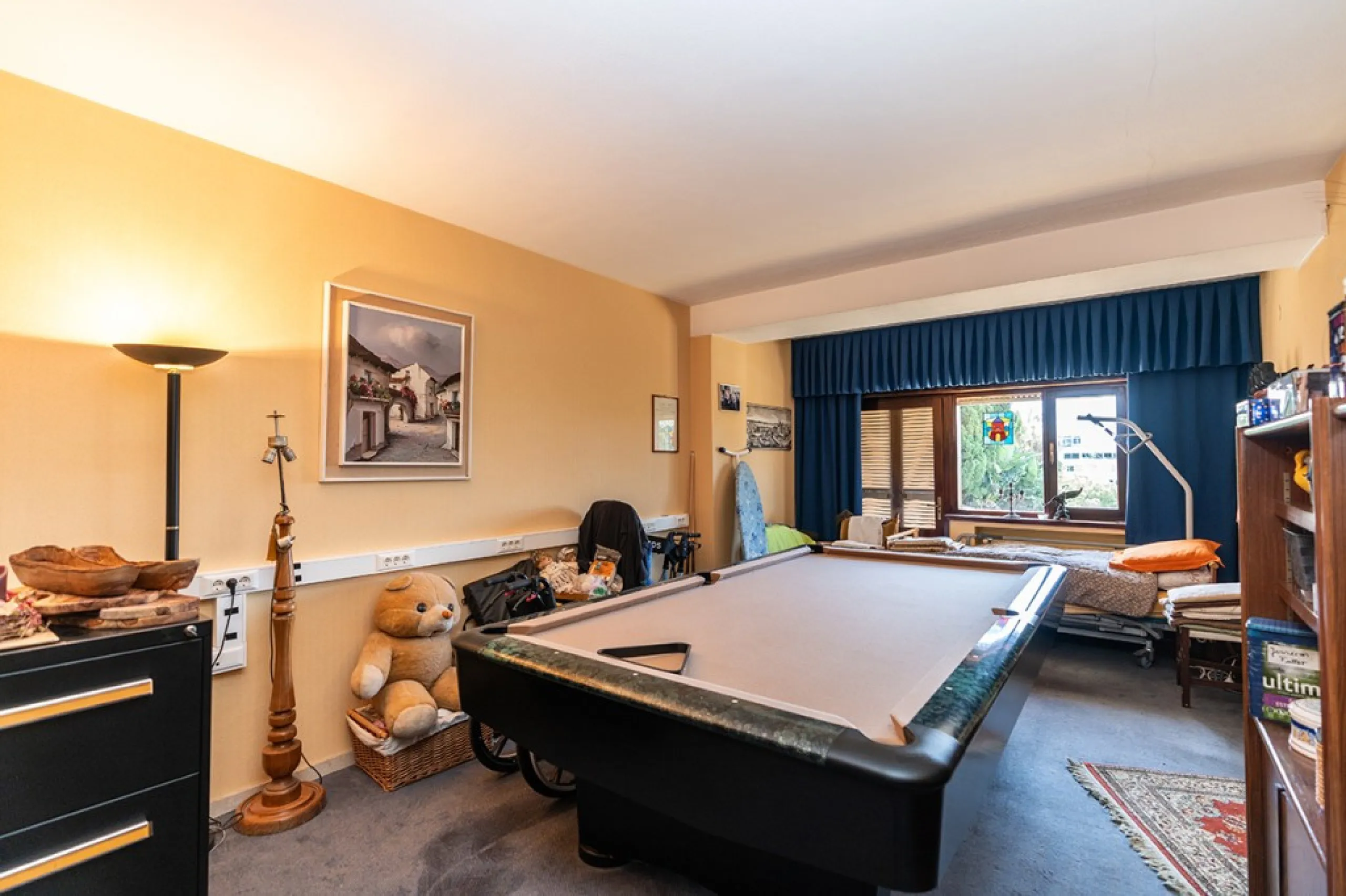 Nestled in the prestigious Marbesa area of Marbella, this stunning villa offers the relaxing beachside lifestyle in a prime location just a few steps from the sea.