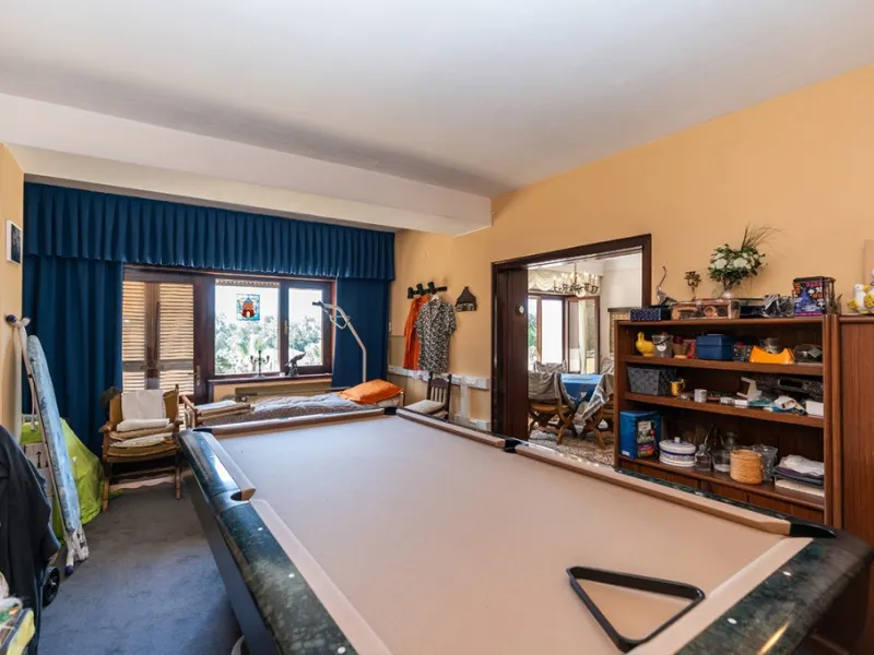 Nestled in the prestigious Marbesa area of Marbella, this stunning villa offers the relaxing beachside lifestyle in a prime location just a few steps from the sea.