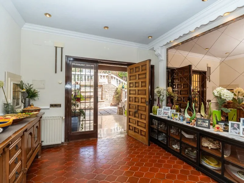 Nestled in the prestigious Marbesa area of Marbella, this stunning villa offers the relaxing beachside lifestyle in a prime location just a few steps from the sea.