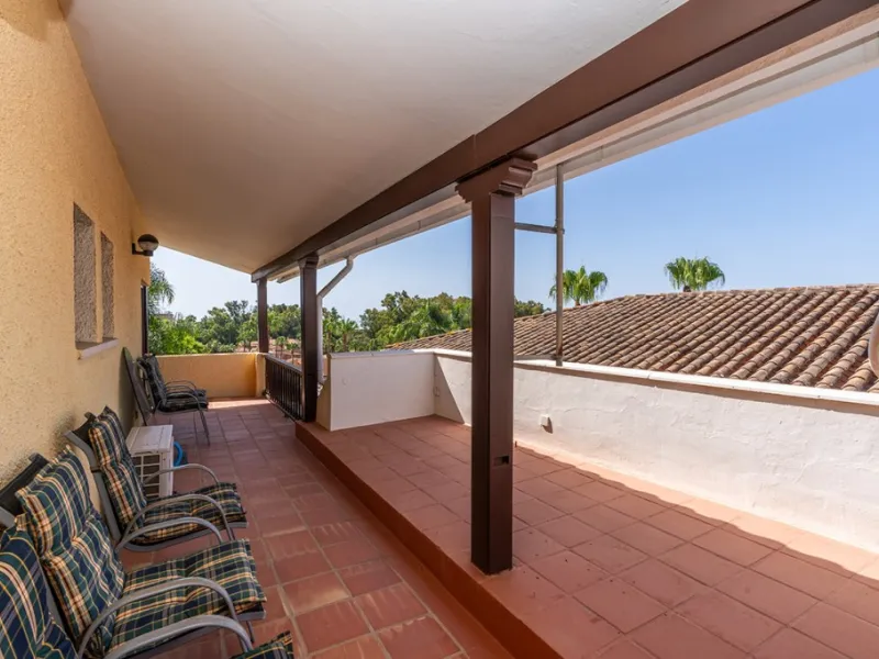 Nestled in the prestigious Marbesa area of Marbella, this stunning villa offers the relaxing beachside lifestyle in a prime location just a few steps from the sea.