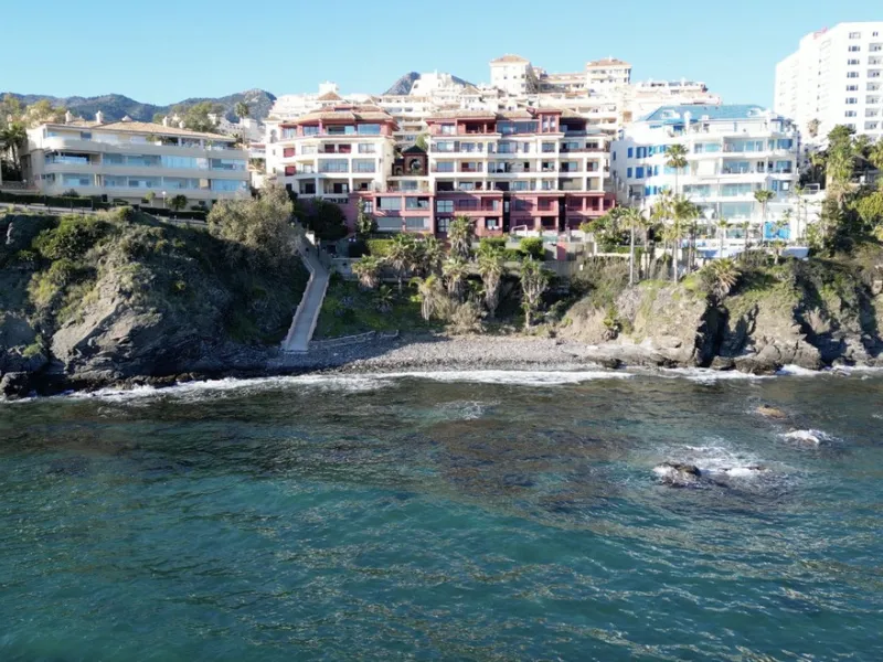 Beeindruckende Strand-Wohnung mit 3 Schlafzimmern in erstklassiger Lage Torrequebrada, mit weitreichendem und ungehindertem Blick auf das Mittelmeer