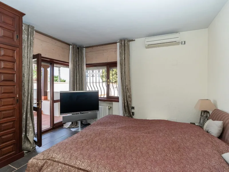 Nestled in the prestigious Marbesa area of Marbella, this stunning villa offers the relaxing beachside lifestyle in a prime location just a few steps from the sea.