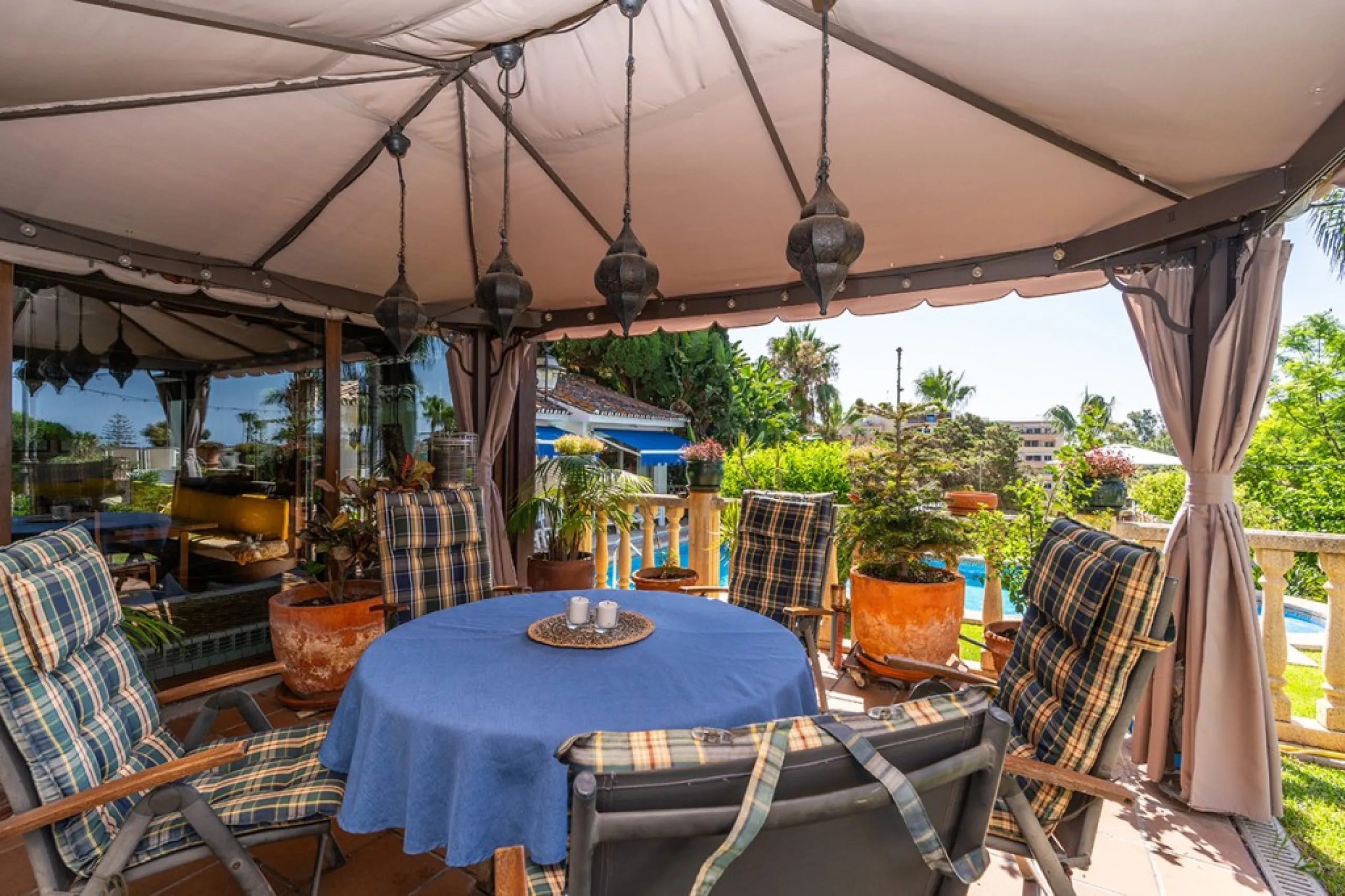Nestled in the prestigious Marbesa area of Marbella, this stunning villa offers the relaxing beachside lifestyle in a prime location just a few steps from the sea.