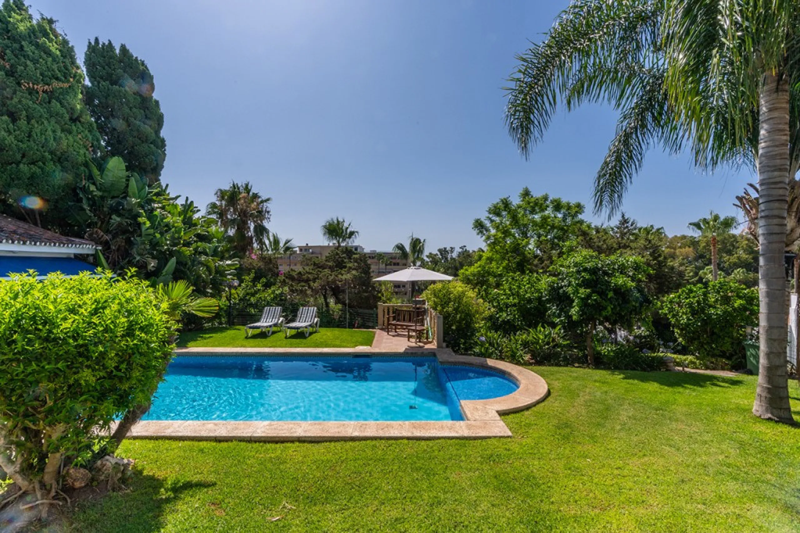 Nestled in the prestigious Marbesa area of Marbella, this stunning villa offers the relaxing beachside lifestyle in a prime location just a few steps from the sea.