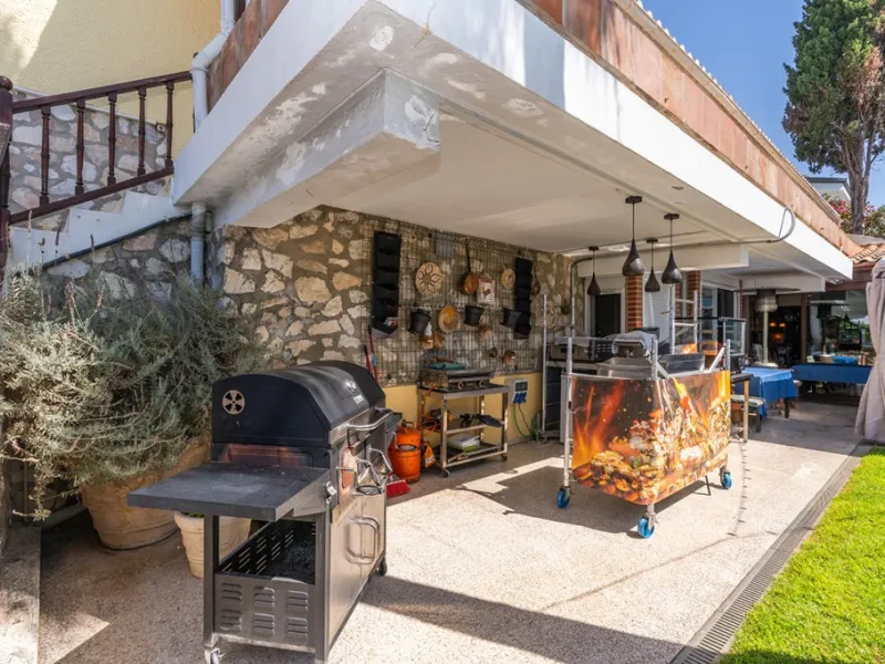 Nestled in the prestigious Marbesa area of Marbella, this stunning villa offers the relaxing beachside lifestyle in a prime location just a few steps from the sea.