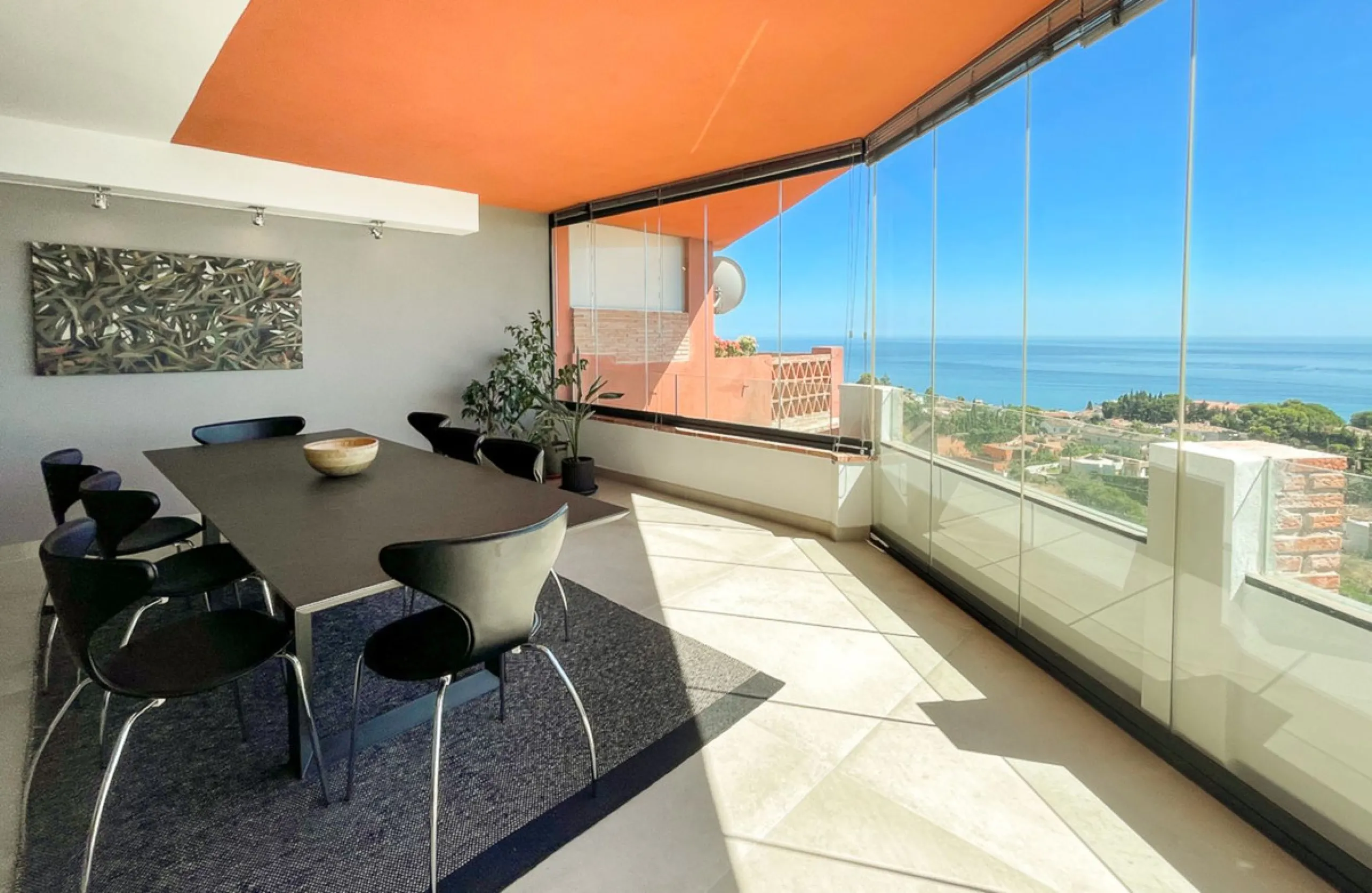Designer penthouse with panoramic views