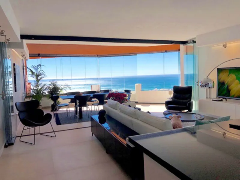 Designer penthouse with panoramic views