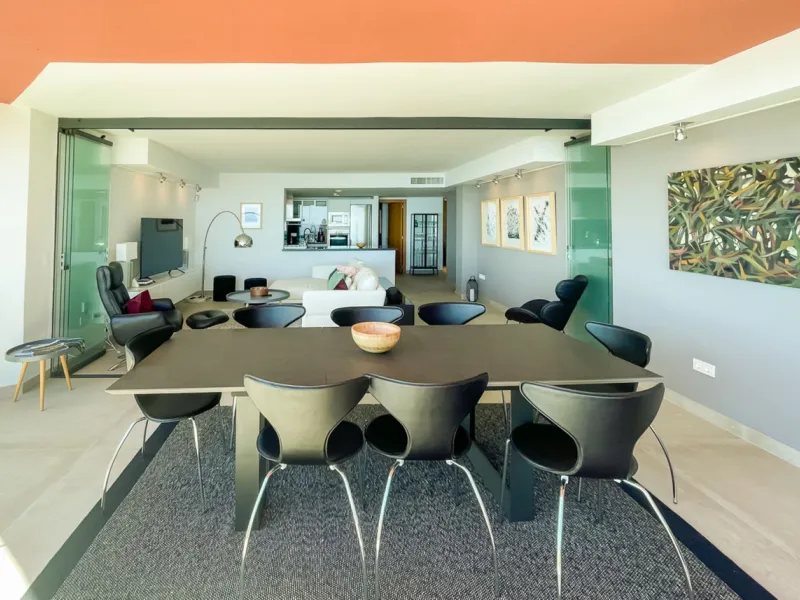 Designer penthouse with panoramic views
