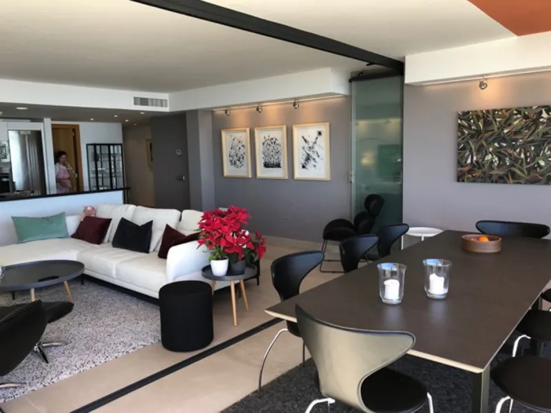 Designer penthouse with panoramic views
