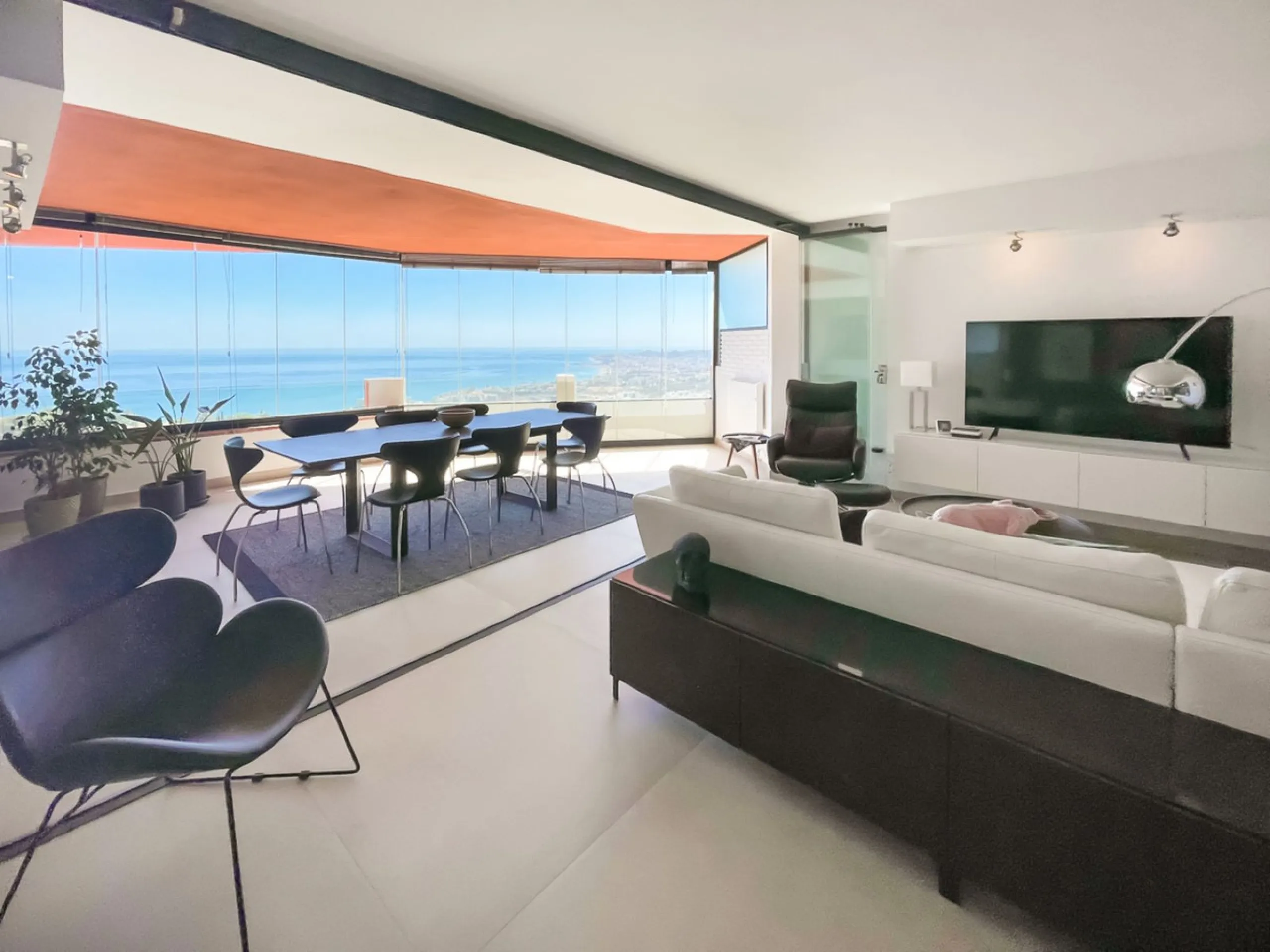 Designer penthouse with panoramic views