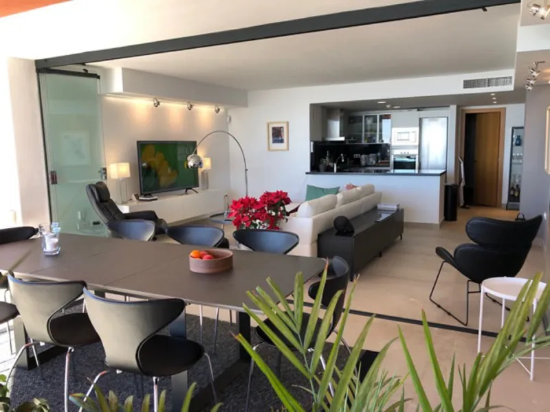 Designer penthouse with panoramic views