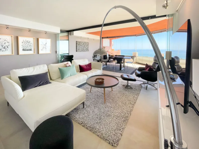 Designer penthouse with panoramic views