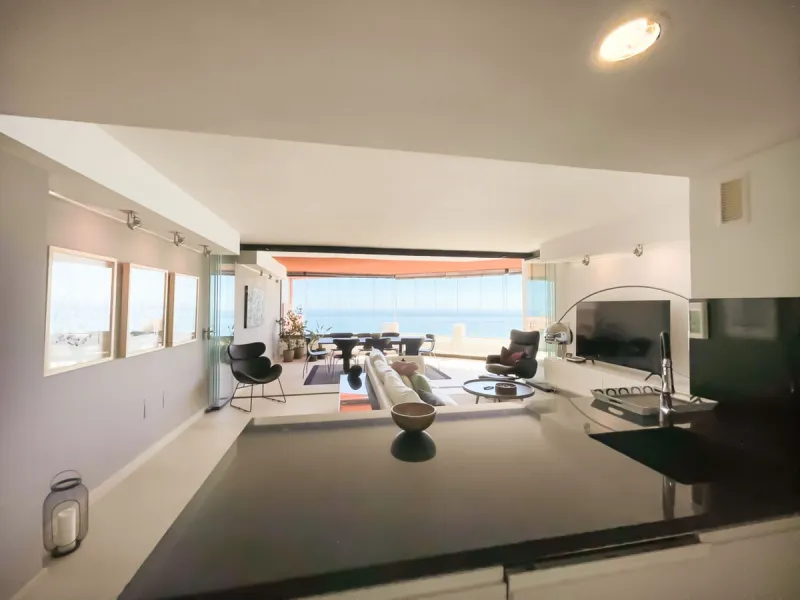 Designer penthouse with panoramic views